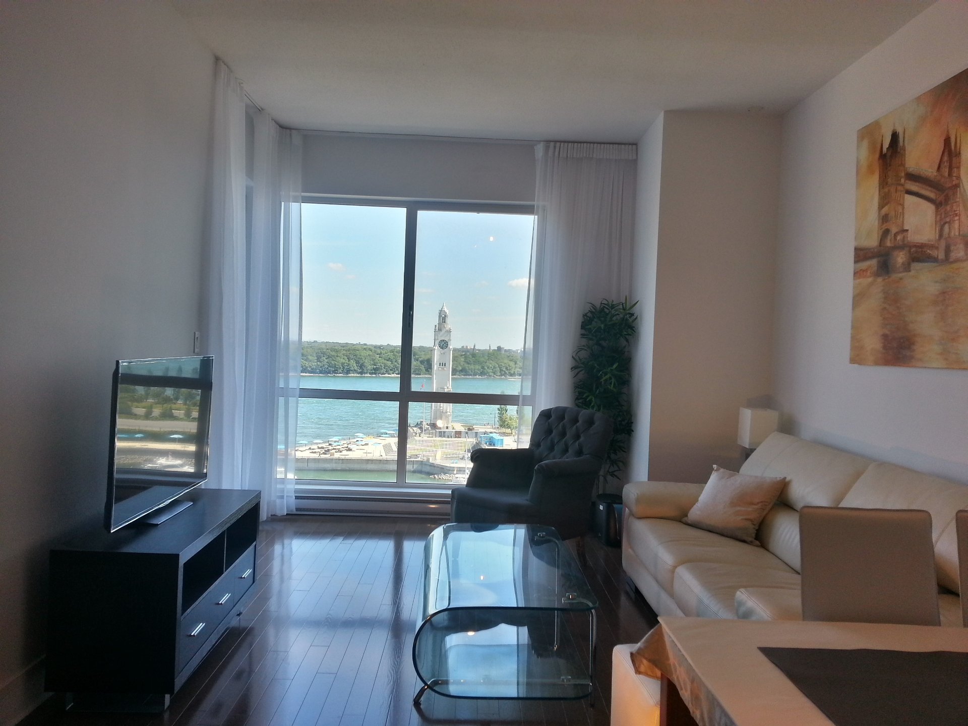 #712 - 901 Rue de la Commune E.