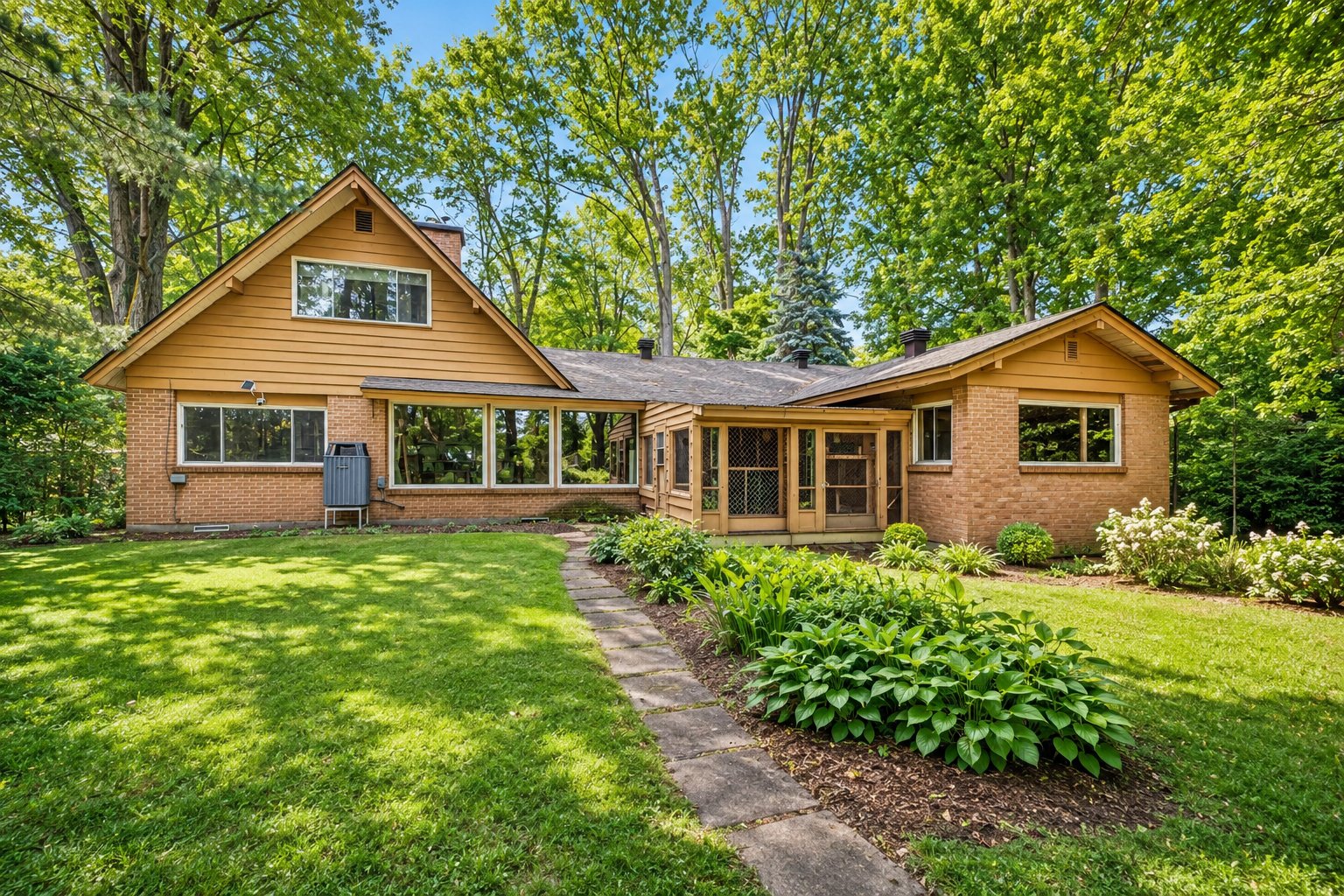 38 Av. Elmwood