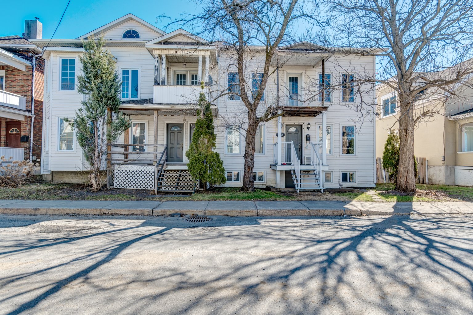 906 Rue Désiré