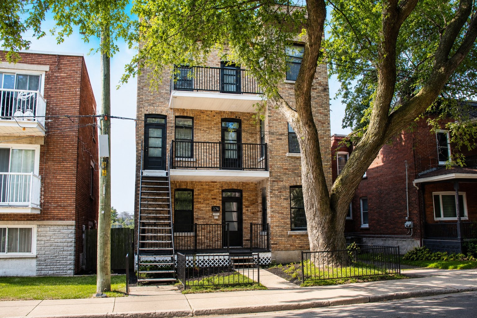 176 Av. Ouellette — photo 1