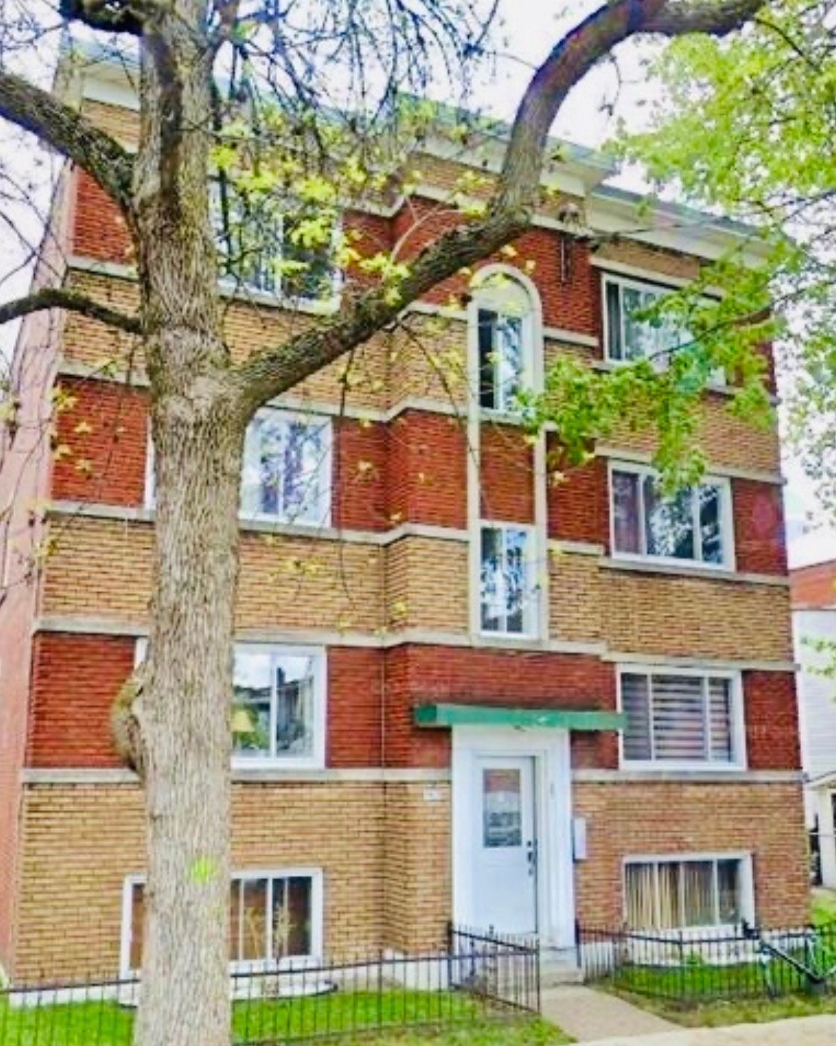 #4 - 5407 17e Avenue