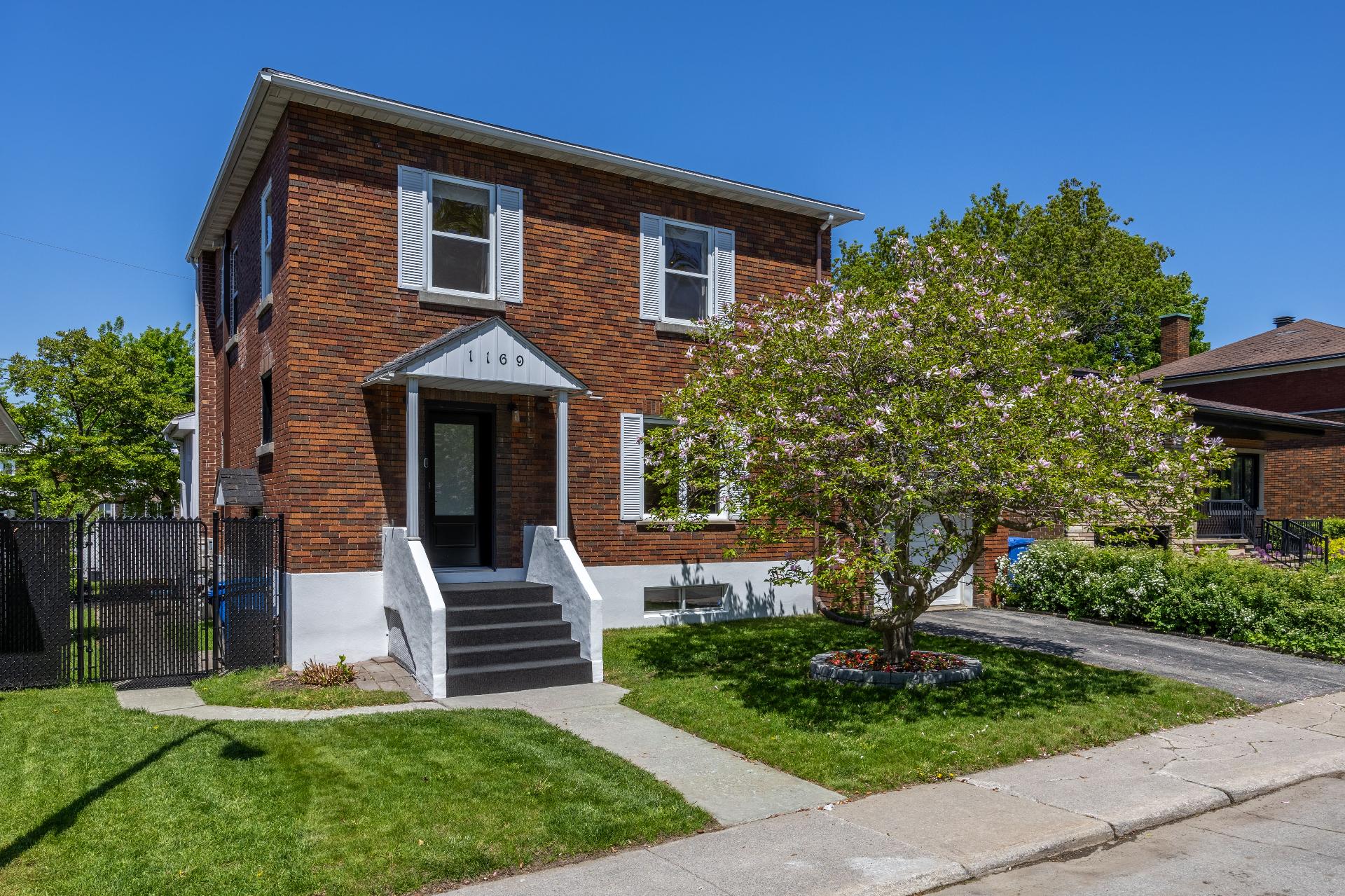 1169 Rue Beatty