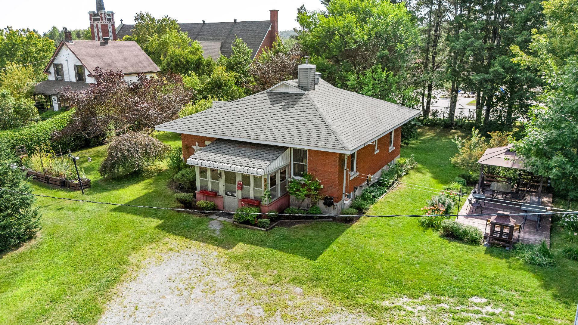 243 Rue Ludger-Provencher