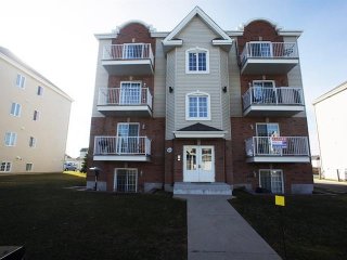 #102 - 2956 Rue Montcalm