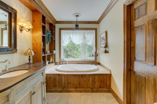 Ensuite bathroom
