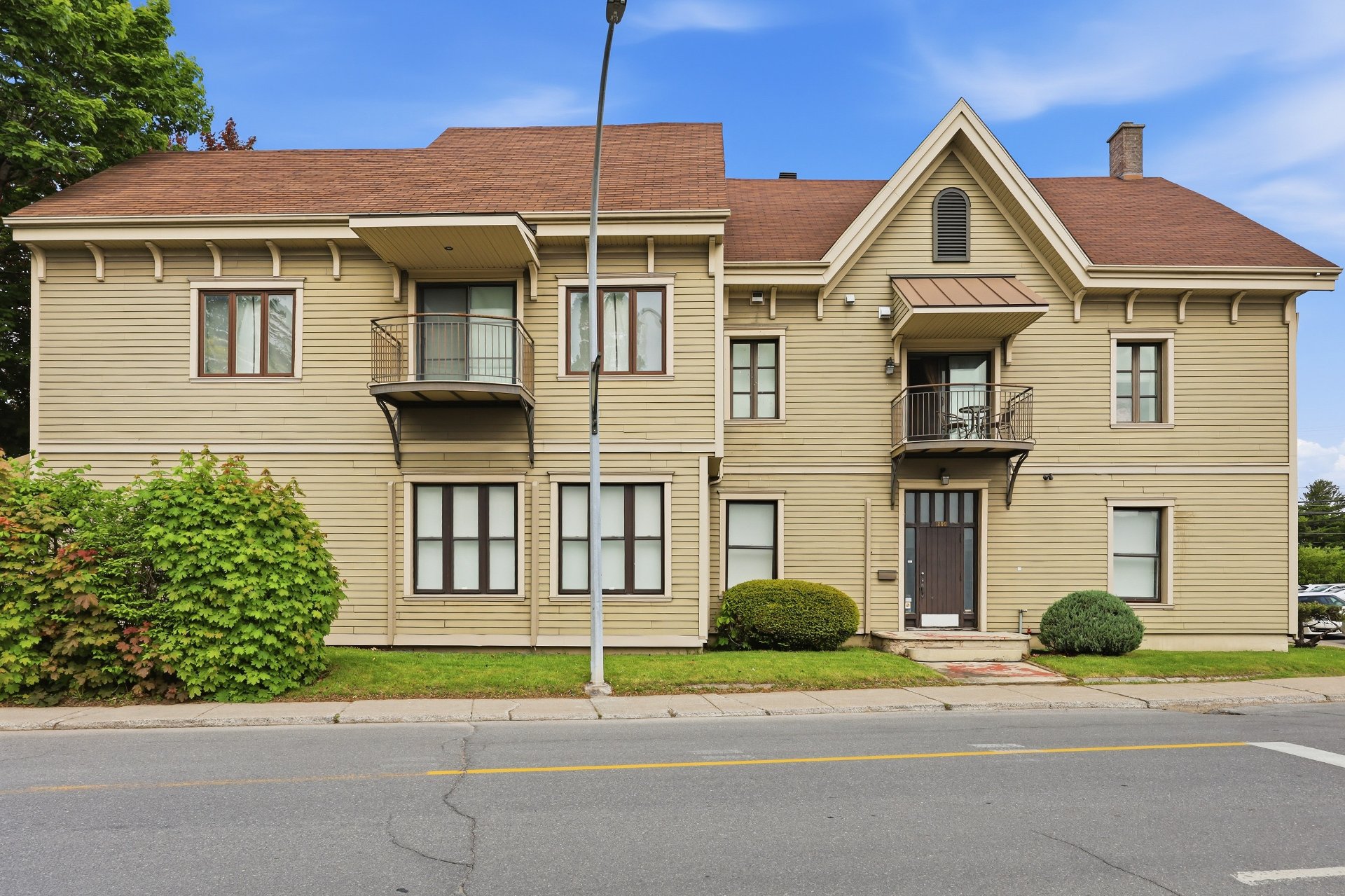 1235 Rue Dessaulles — photo 3