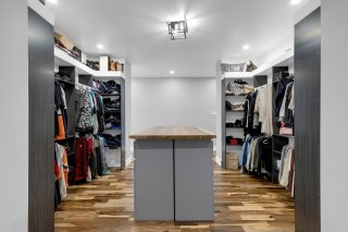 Walk-in closet