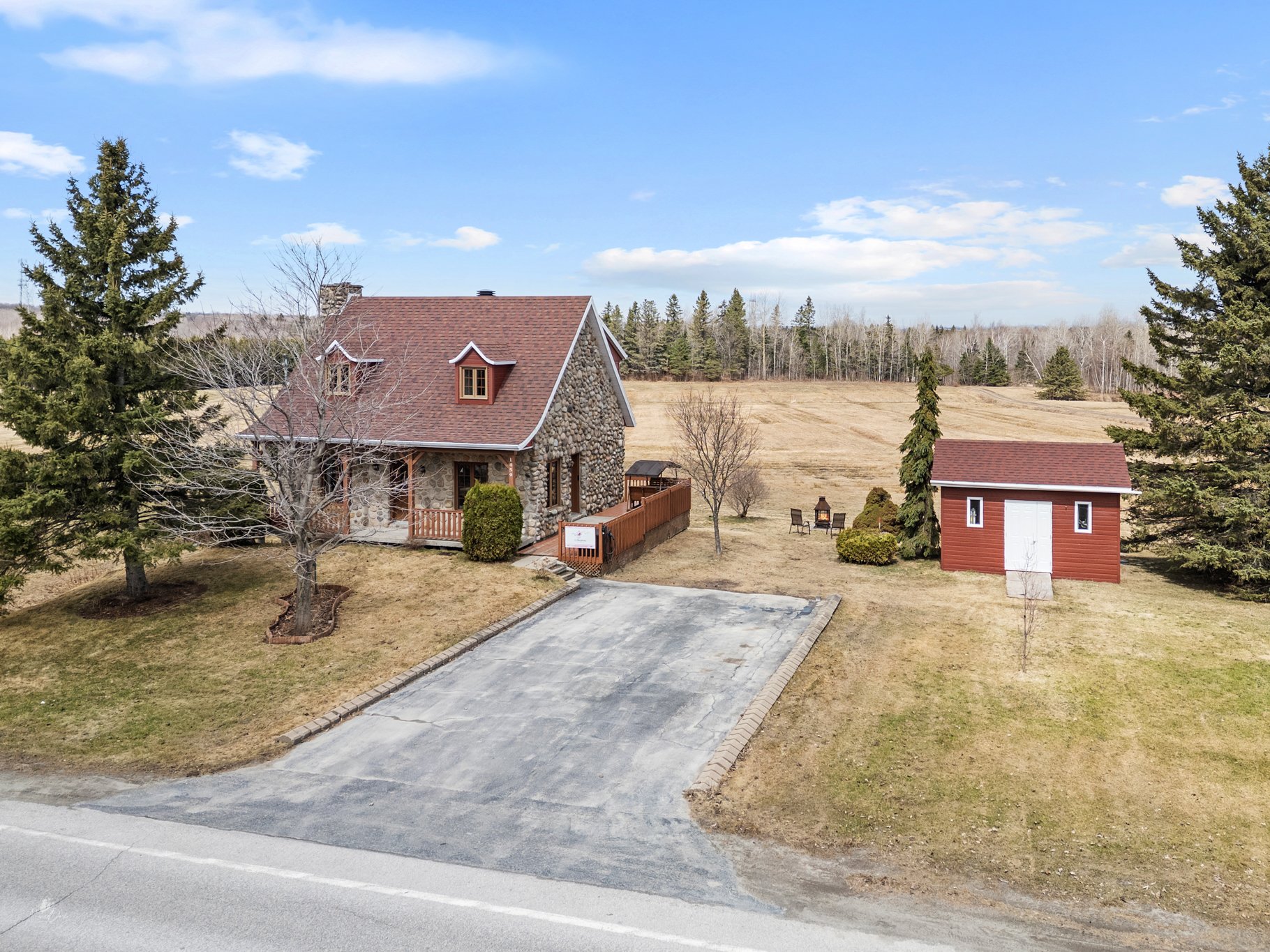 1459 Rue Pierre-Beaumont