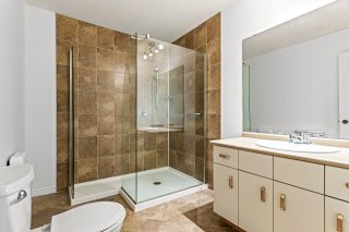 Salle de bains attenante à la CCP