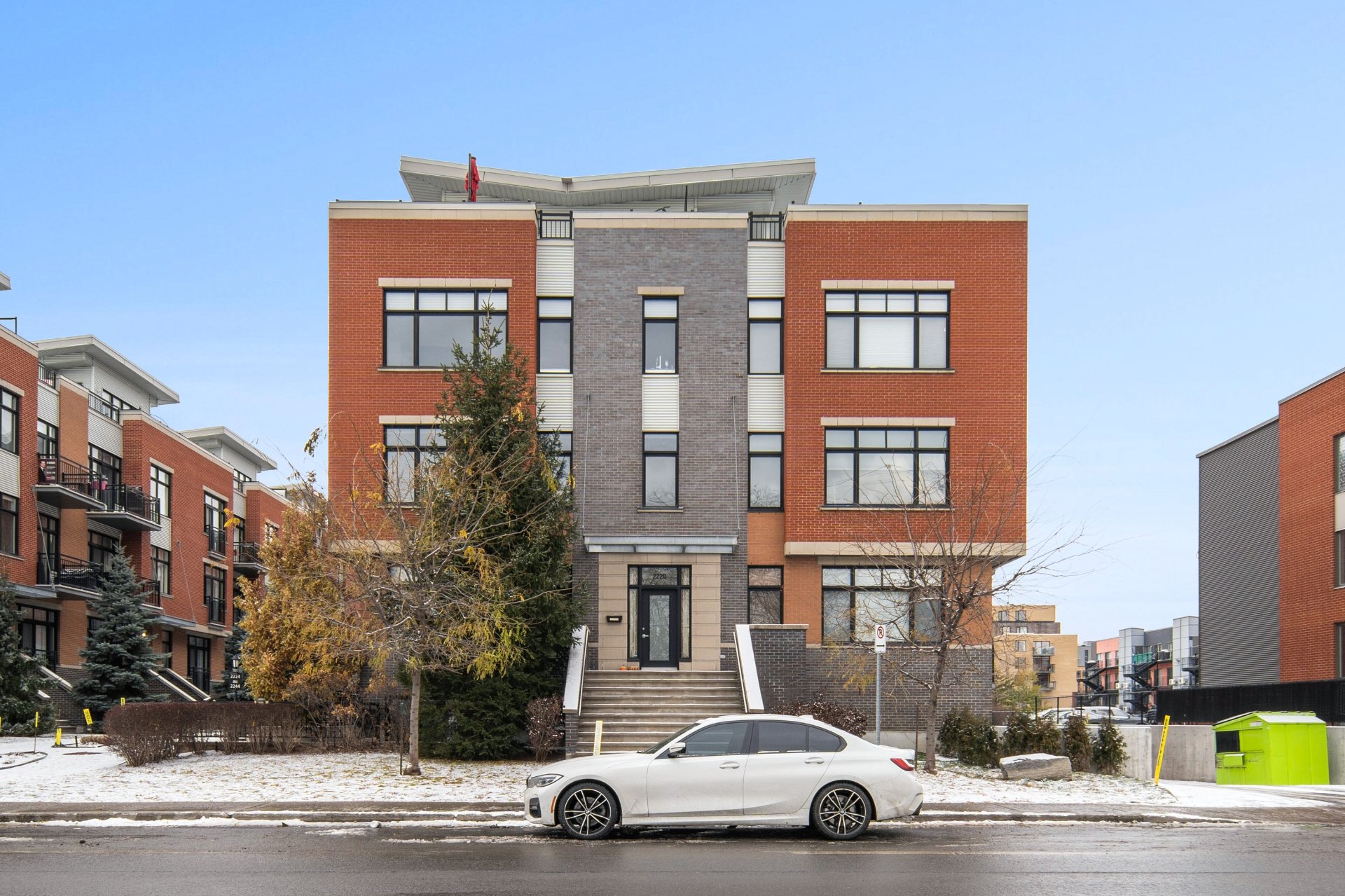 #3 - 2244 Rue Victoria