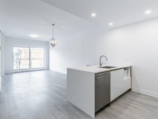 #204 - 1000 Rue de Port-Royal E.