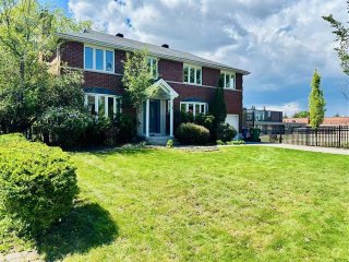 585 Av. Mitchell