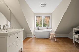 Ensuite bathroom