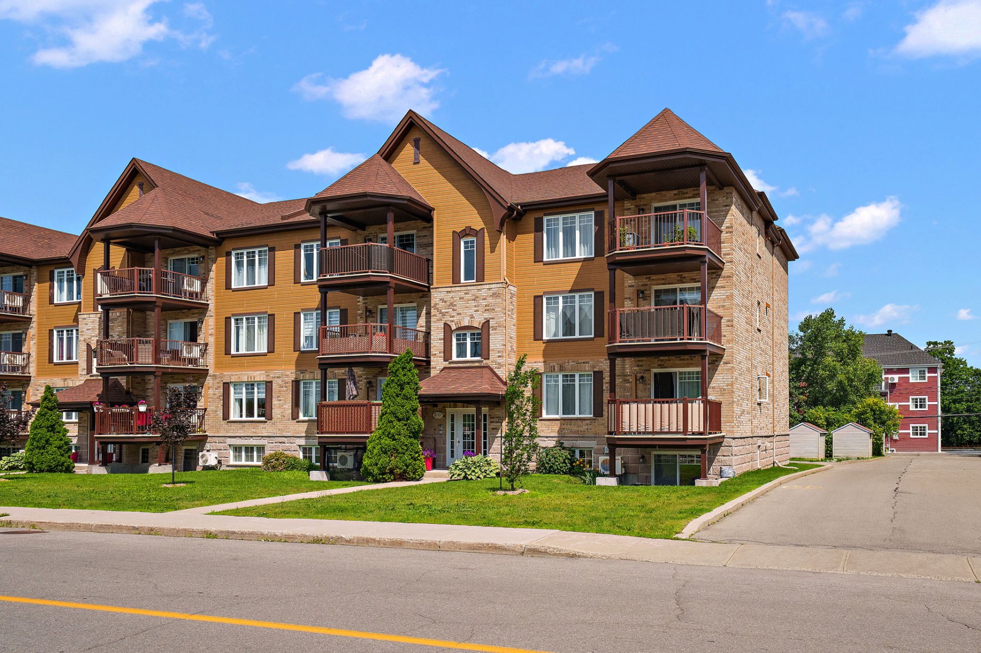 #6 - 510 Av. Forest