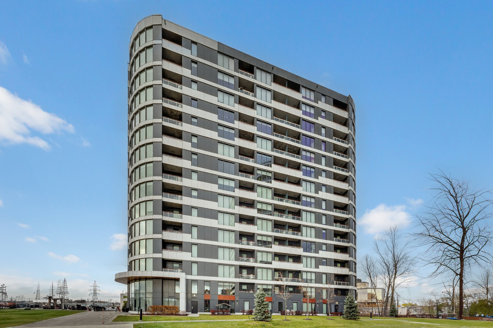 #605 - 3365 Boul. Le Carrefour