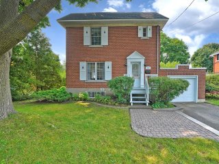 810 Rue Crevier