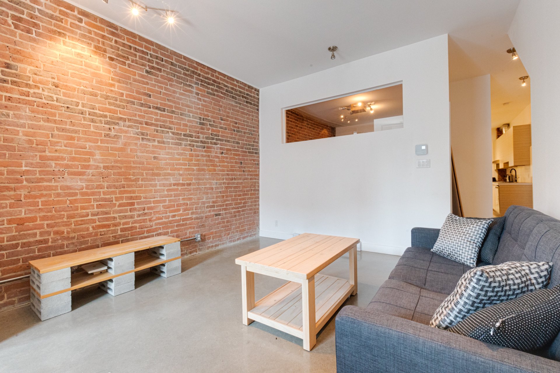 211 Rue Rachel E.