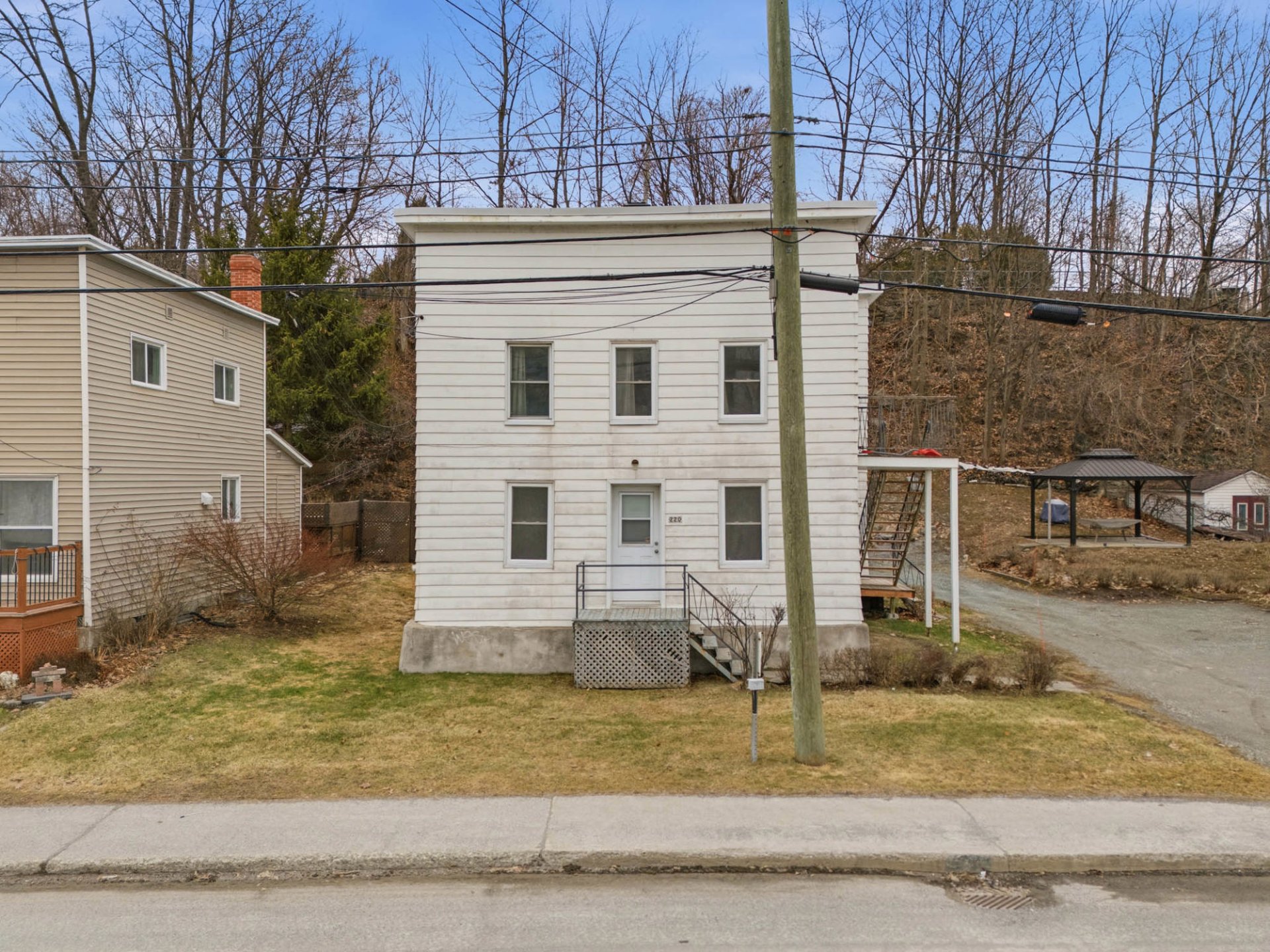 220 Rue St-François N.