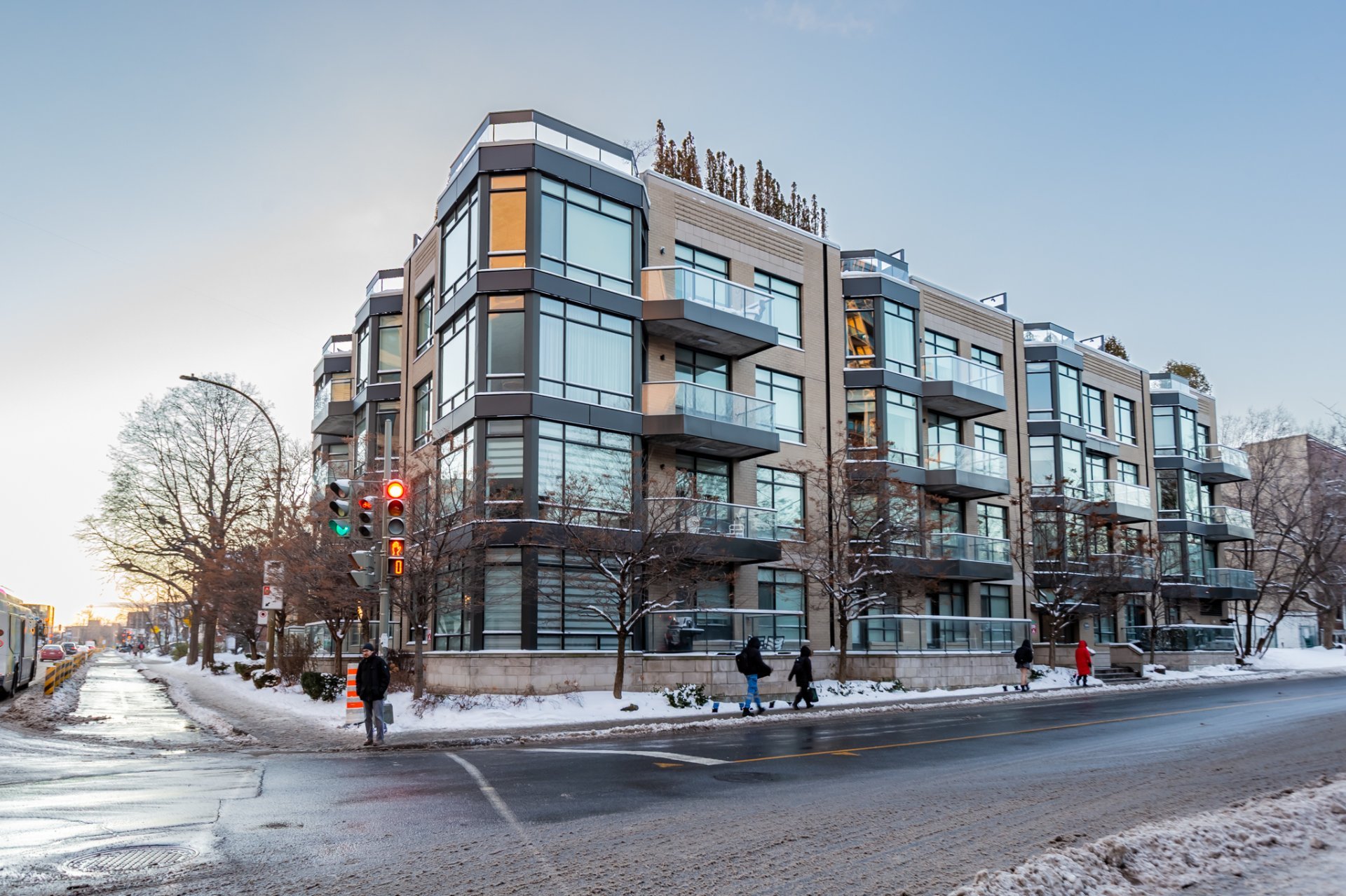 #207 - 2000 Av. Claremont