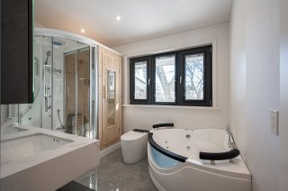 Ensuite bathroom