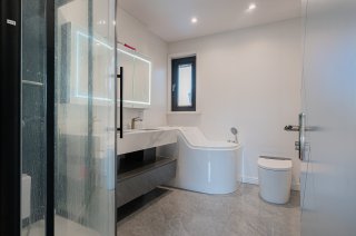 Ensuite bathroom