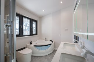 Ensuite bathroom