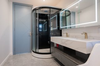 Ensuite bathroom