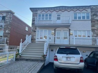 896 Rue Lussier