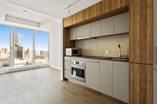 #2111 - 1188 Rue St-Antoine O.