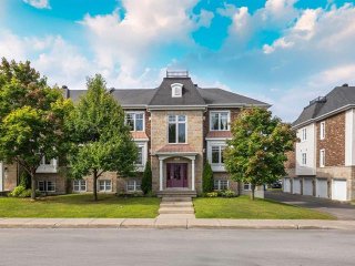 #302 - 2352 100e Avenue