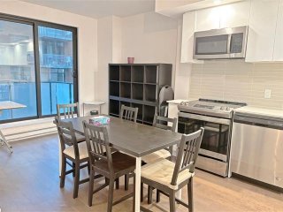 #702 - 1182 Rue Crescent