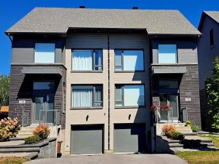 735 Rue Renoir