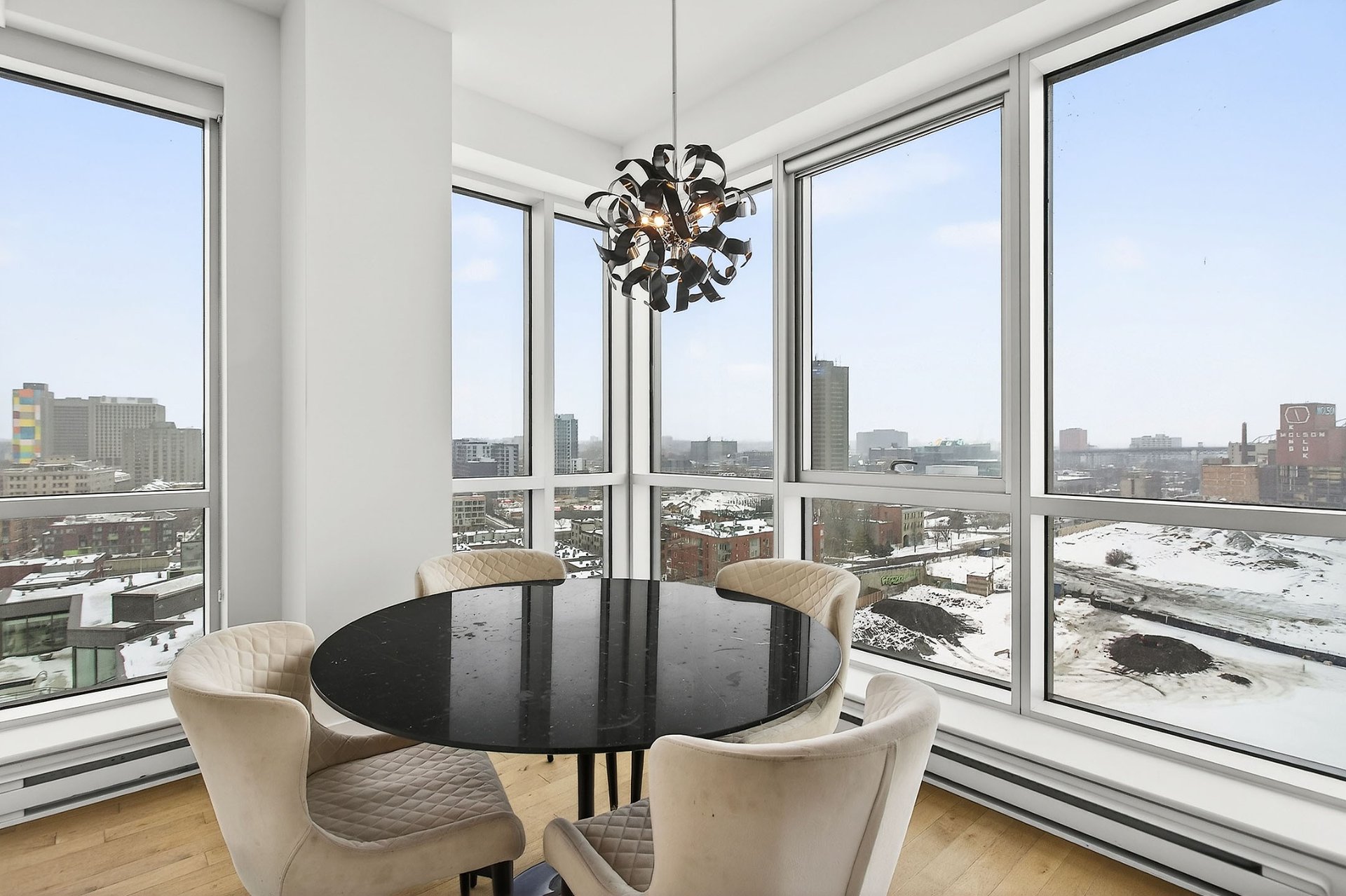 #1305 - 1025 Rue de la Commune E.