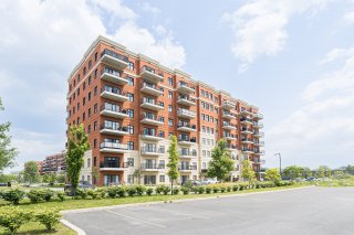#300 - 9175 Rue Lennon
