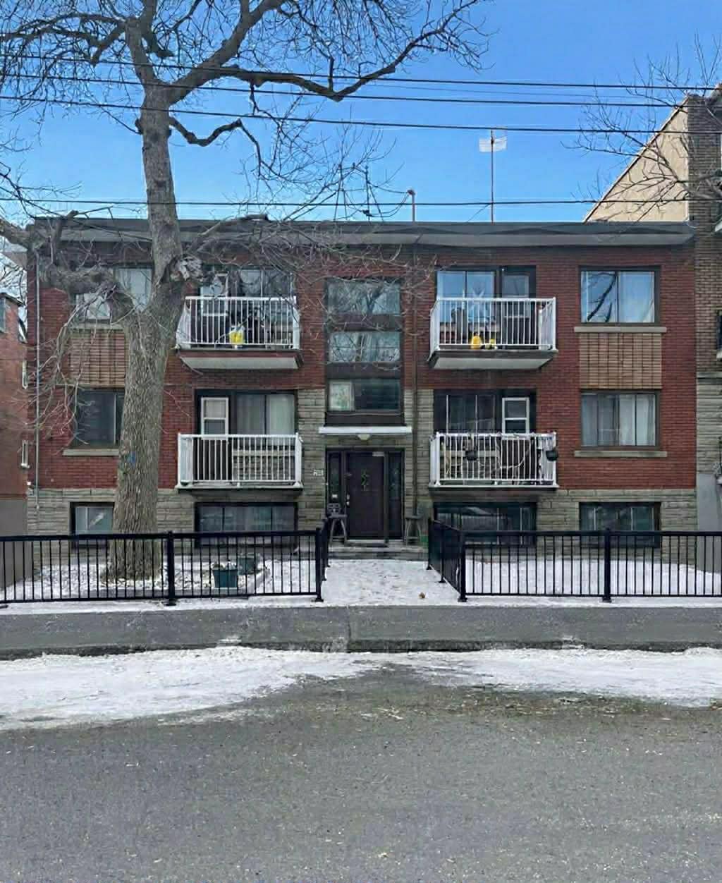 2100 Av. Beaconsfield