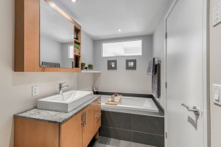 Salle de bains attenante à la CCP