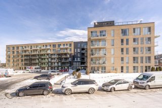 #208 - 271 Av. De l'Académie