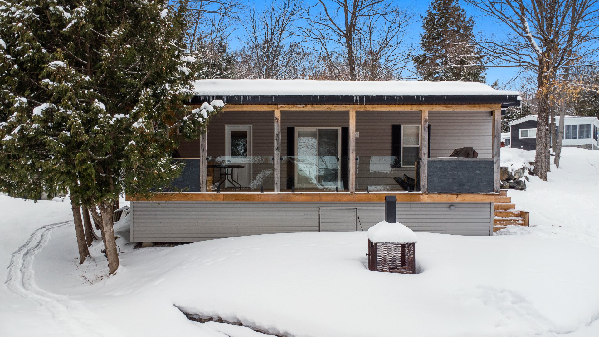 #10 - 1084 Ch. du Tour-du-Lac