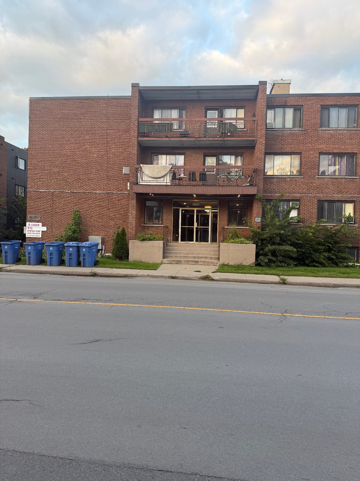 #203 - 1560 Av. Victoria