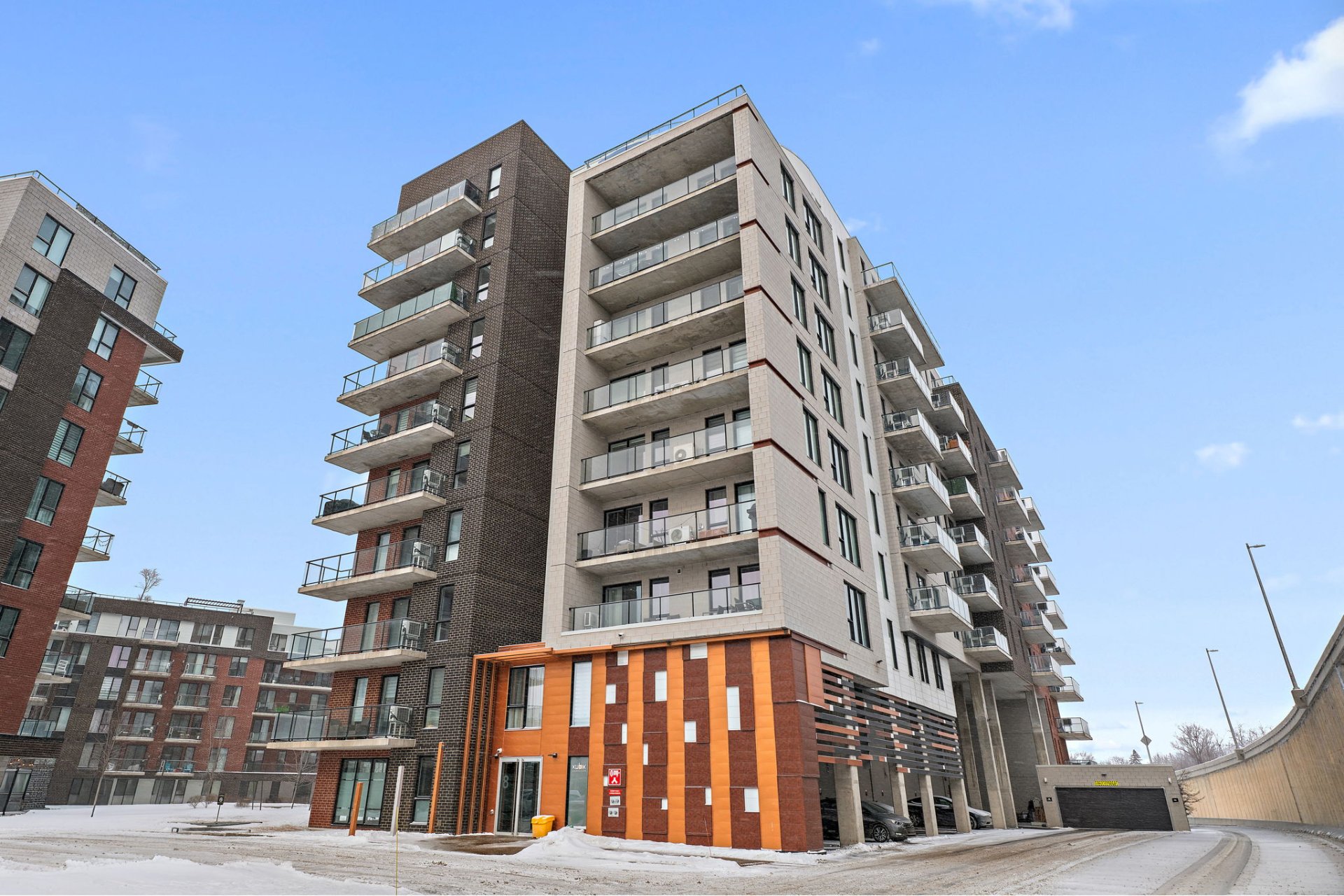 #303 - 8 Av. Donegani