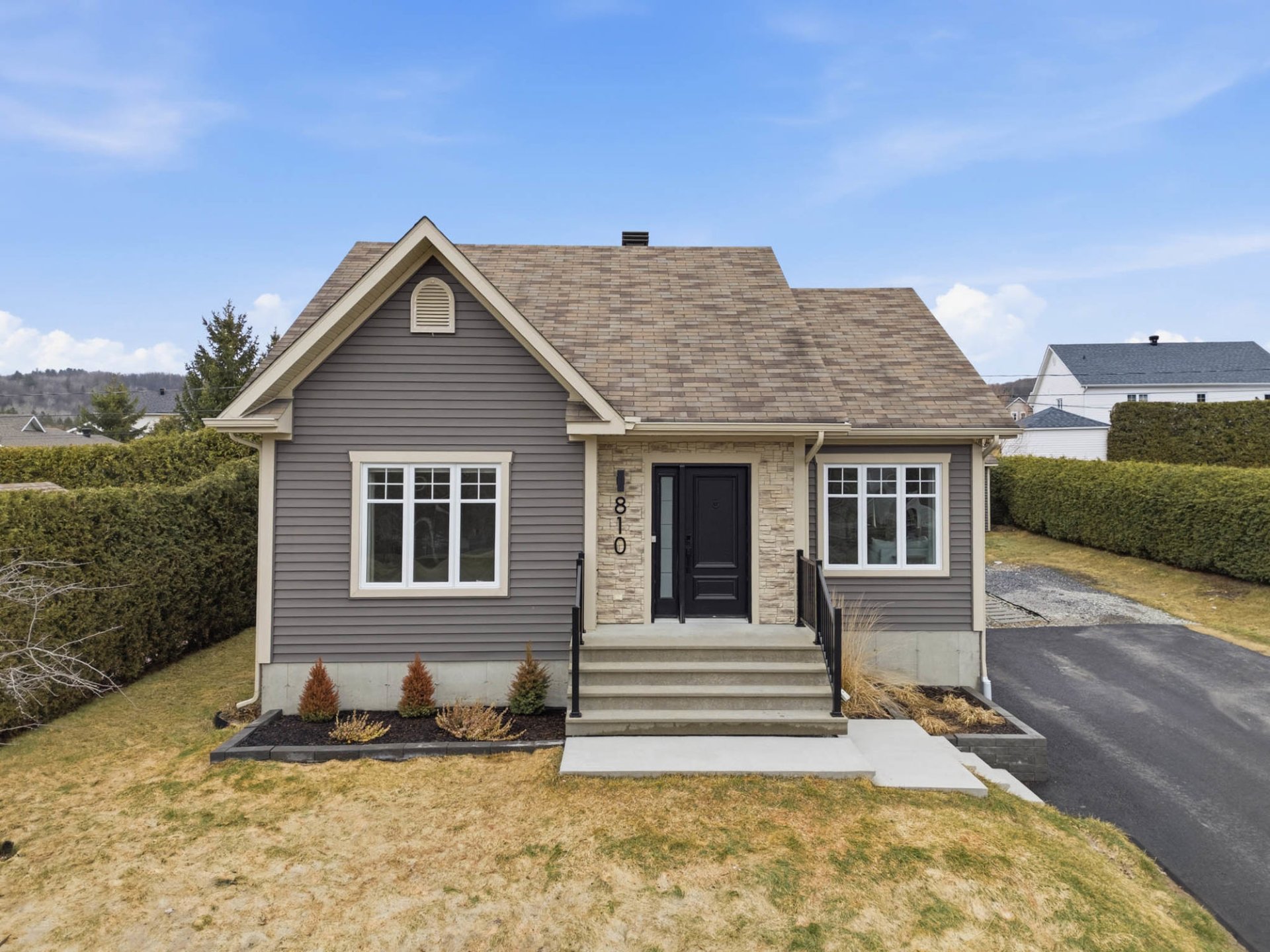 810 Rue Virginie-Laflamme