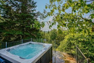 Hot tub