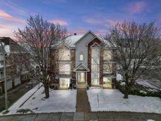 #102 - 300 Rue des Violettes