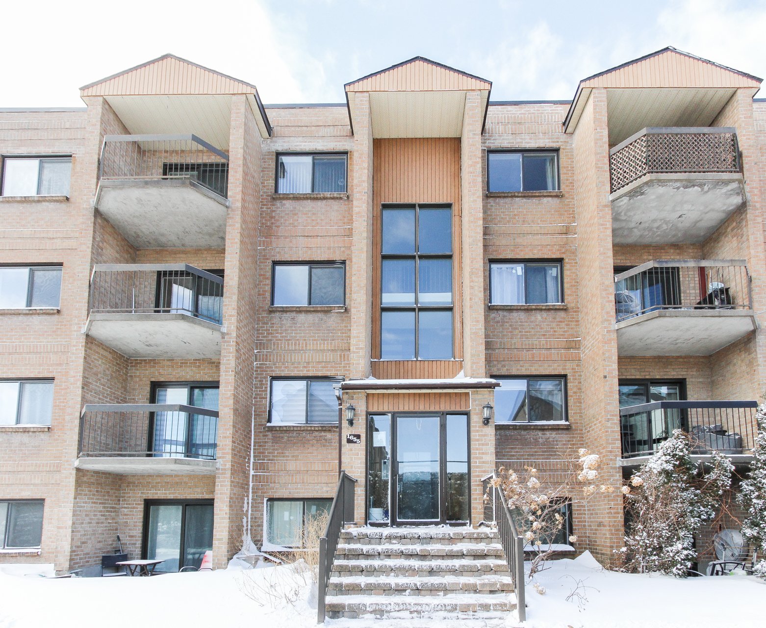 #22 - 1655 Boul. du Souvenir