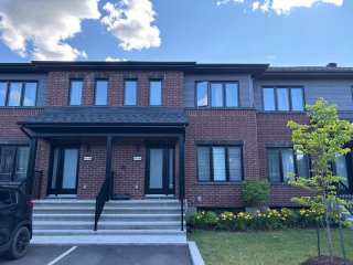 #104 - 446 Rue Valois