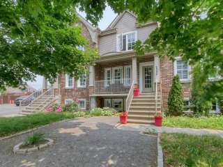 2584 Rue des Faucons