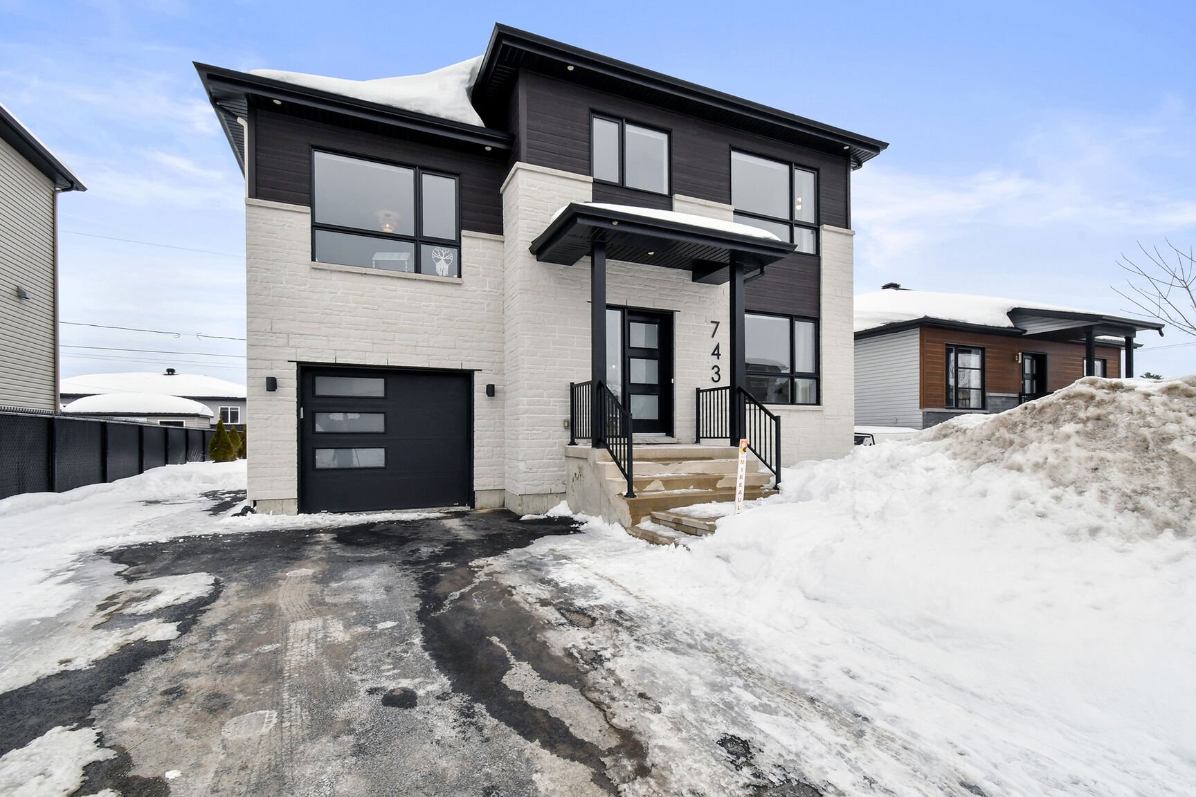 743 Rue de la Closerie