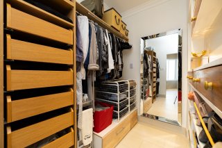 Walk-in closet