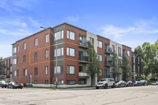 #202 - 4990 Rue Ste-Catherine E.