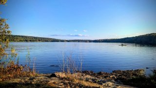 Accès au plan d'eau